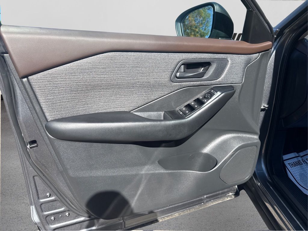 2023 Nissan Rogue S photo 18
