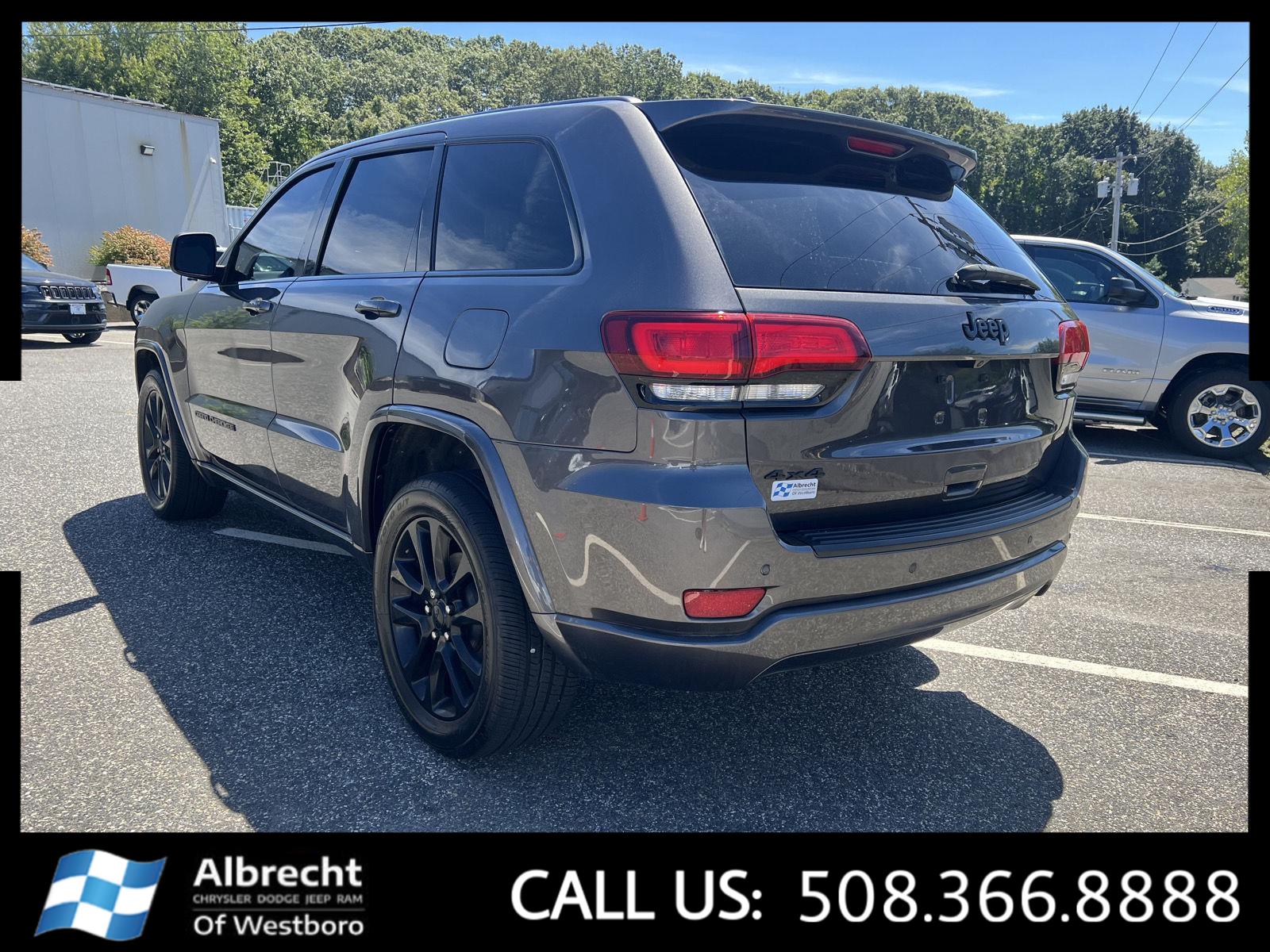 2021 Jeep Grand Cherokee Laredo X photo 2