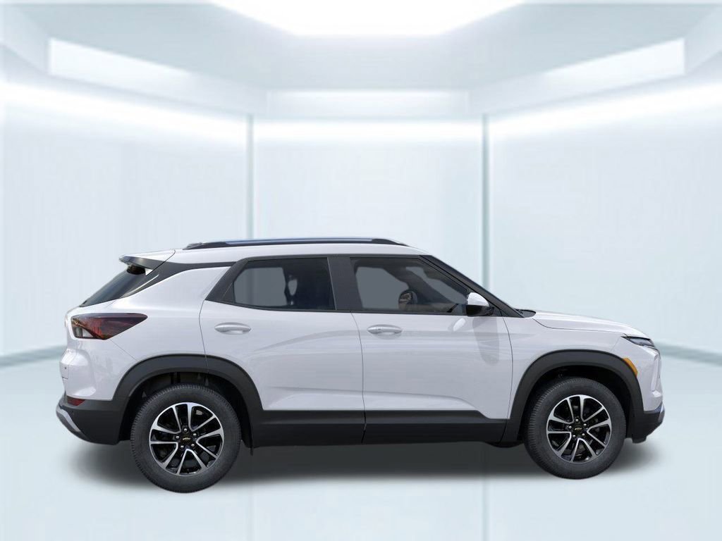 2025 Chevrolet Trailblazer LT photo 3