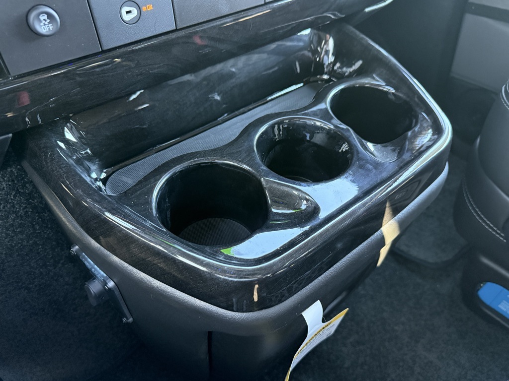 2025 Gmc Savana photo 26