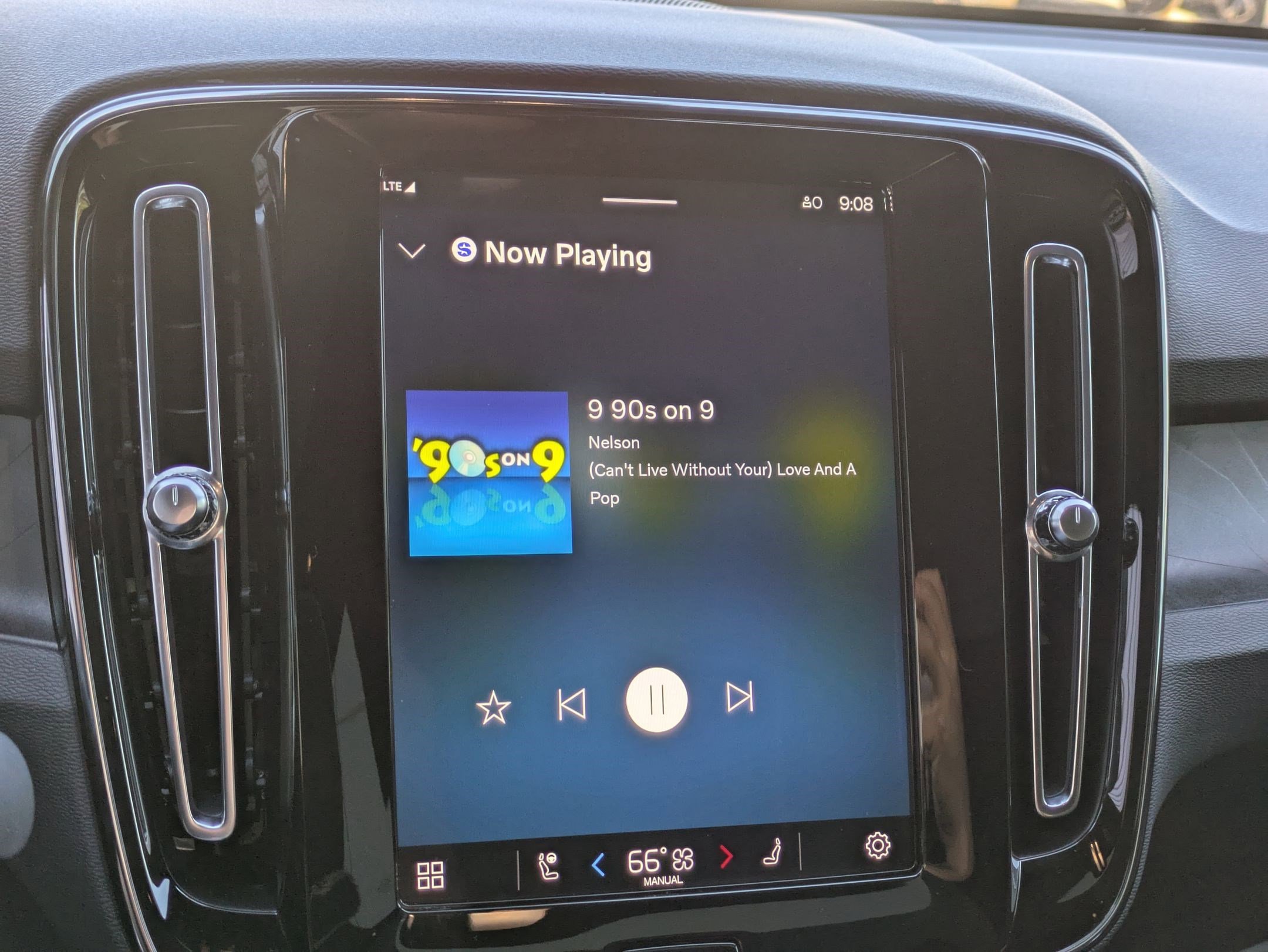 2022 Volvo C40 Recharge Ultimate photo 16