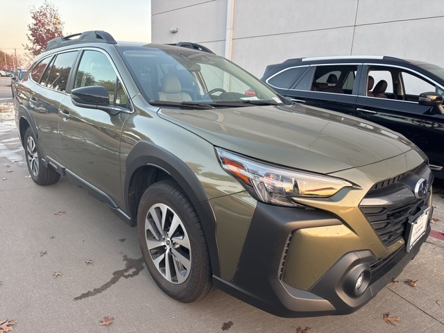 2025 Subaru Outback Premium's photo