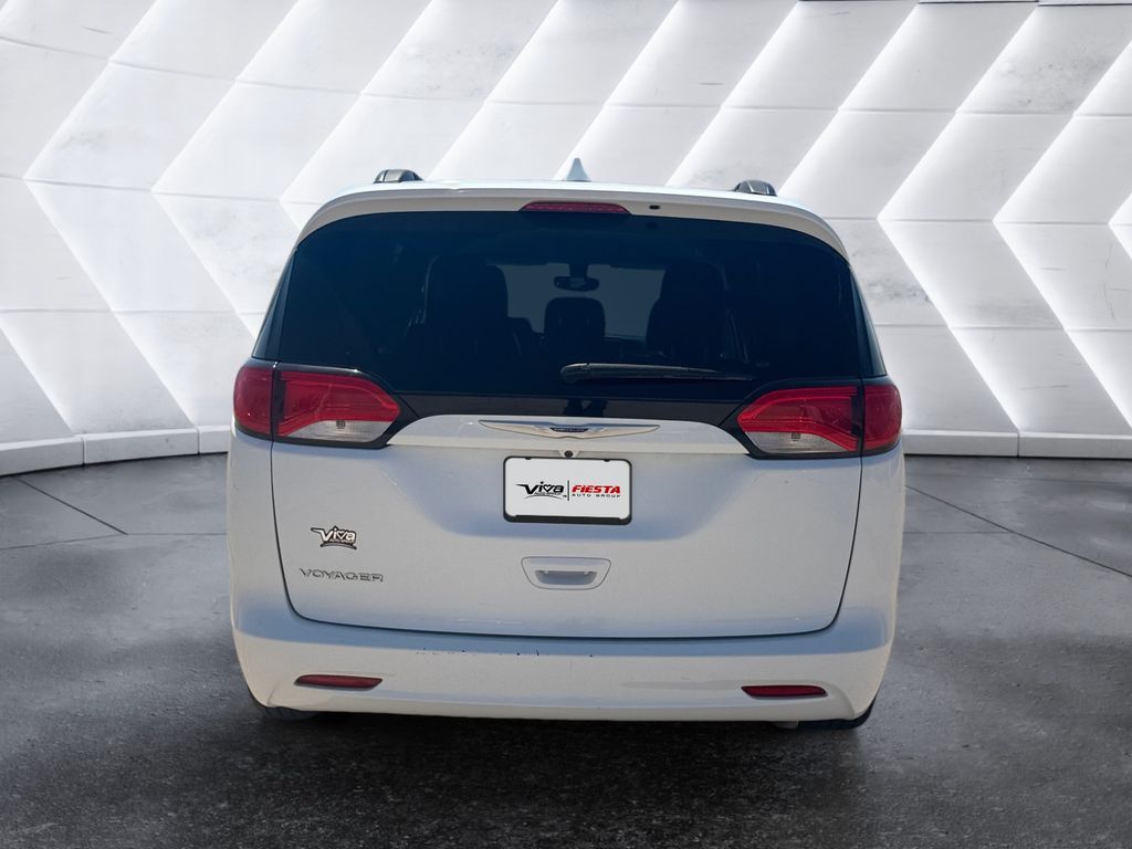 2020 Chrysler Voyager LXi photo 4
