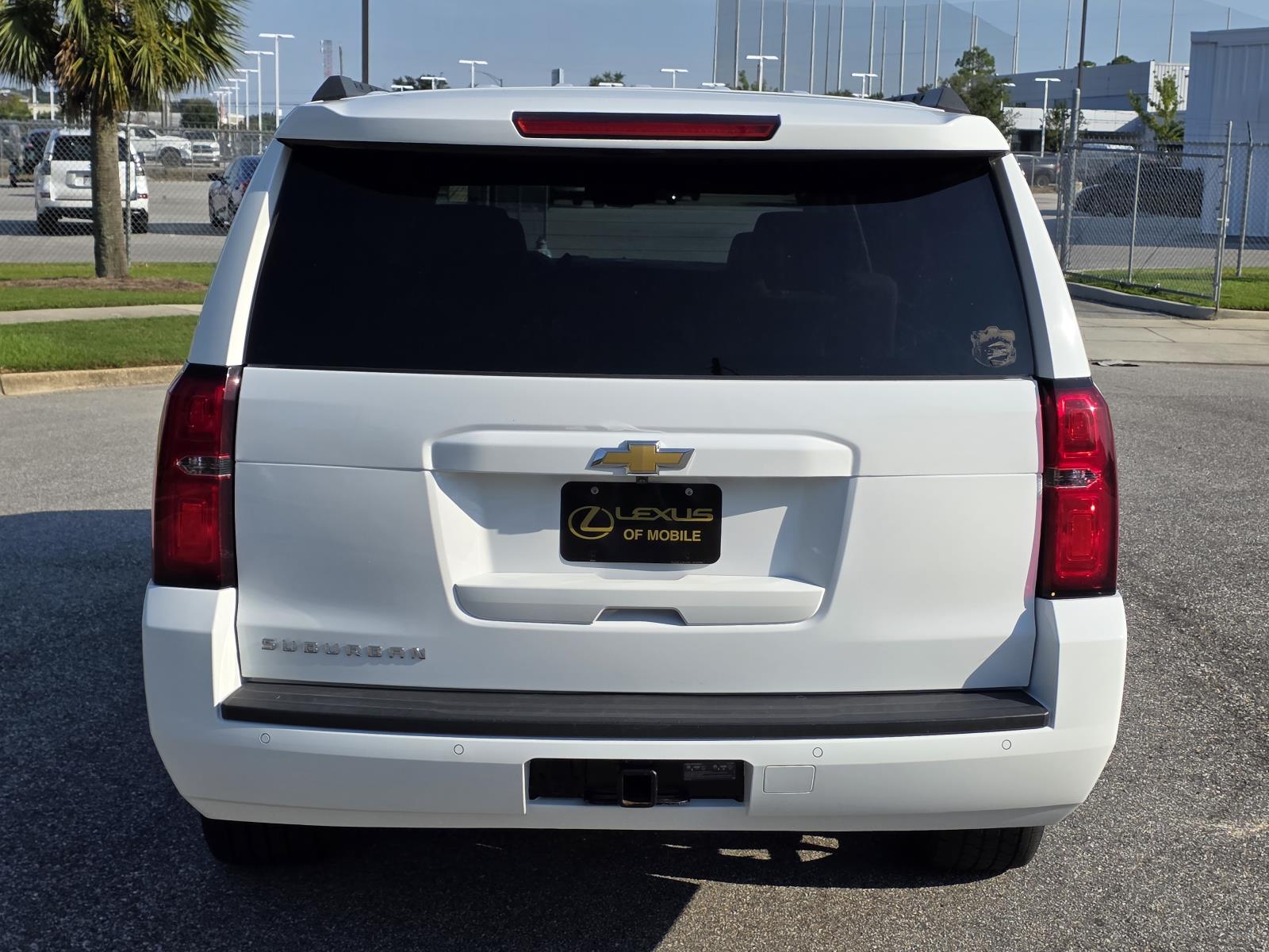 2019 Chevrolet Suburban LT photo 3