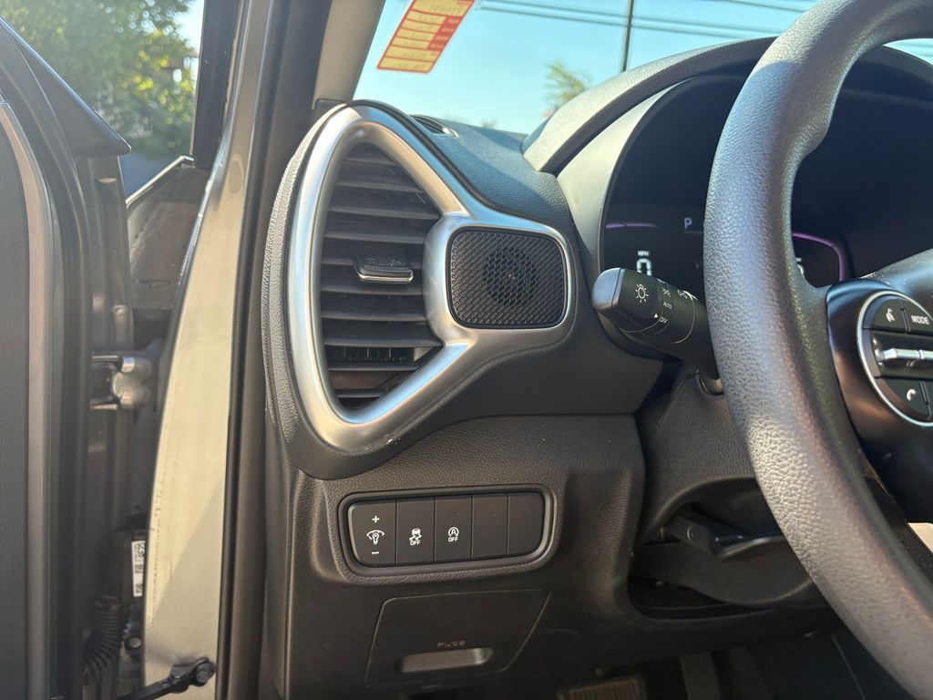 2023 Kia Soul LX photo 16