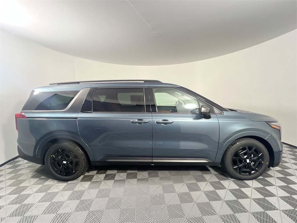 2026 Kia Carnival SX photo 2