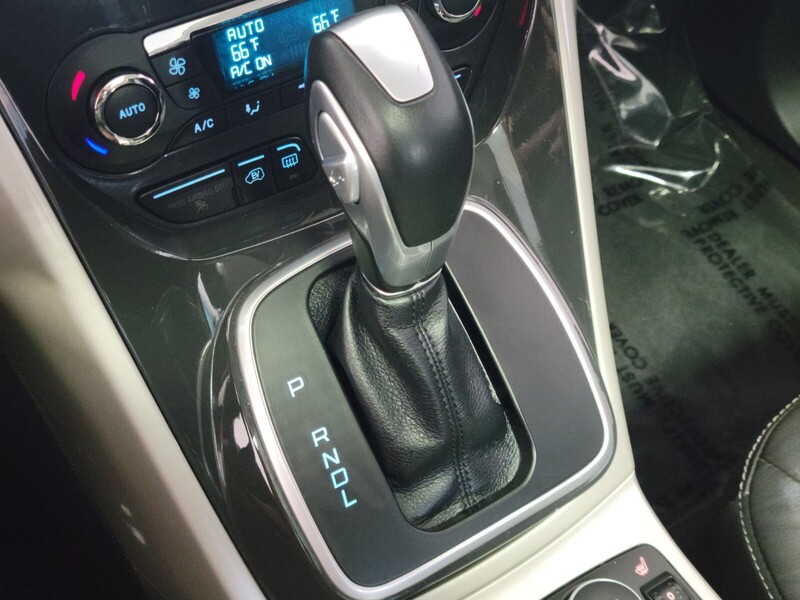 2016 Ford C-Max Energi SEL photo 23