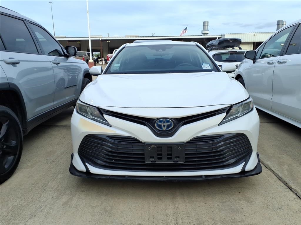 2019 Toyota Camry Hybrid LE photo 2