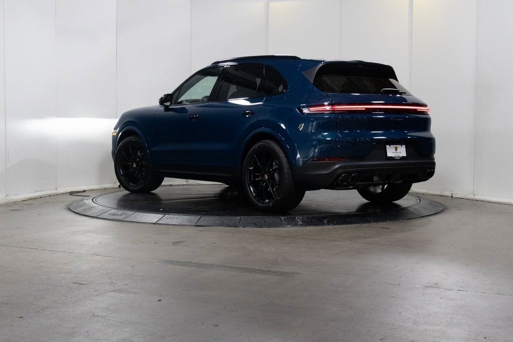 2025 Porsche Cayenne photo 2