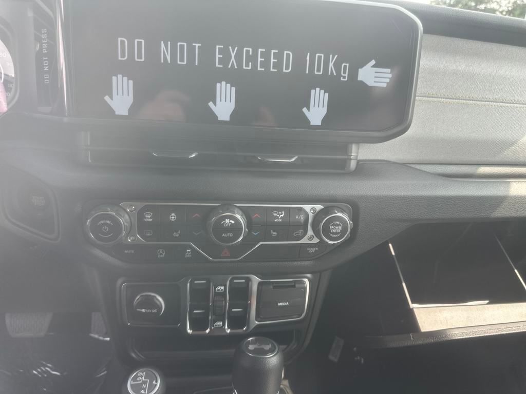 2025 Jeep Wrangler Sport S photo 19