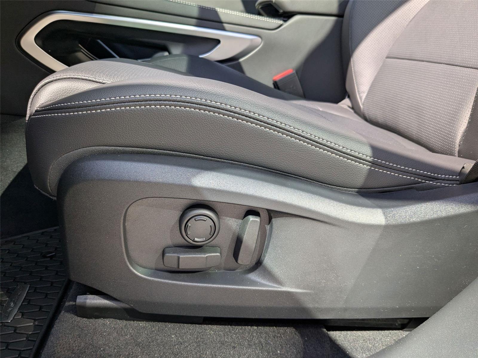 2026 Jaguar F-PACE P250 R-Dynamic S photo 15