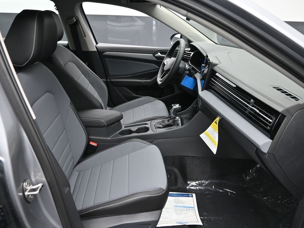 2025 Volkswagen Jetta 1.5T SE photo 4