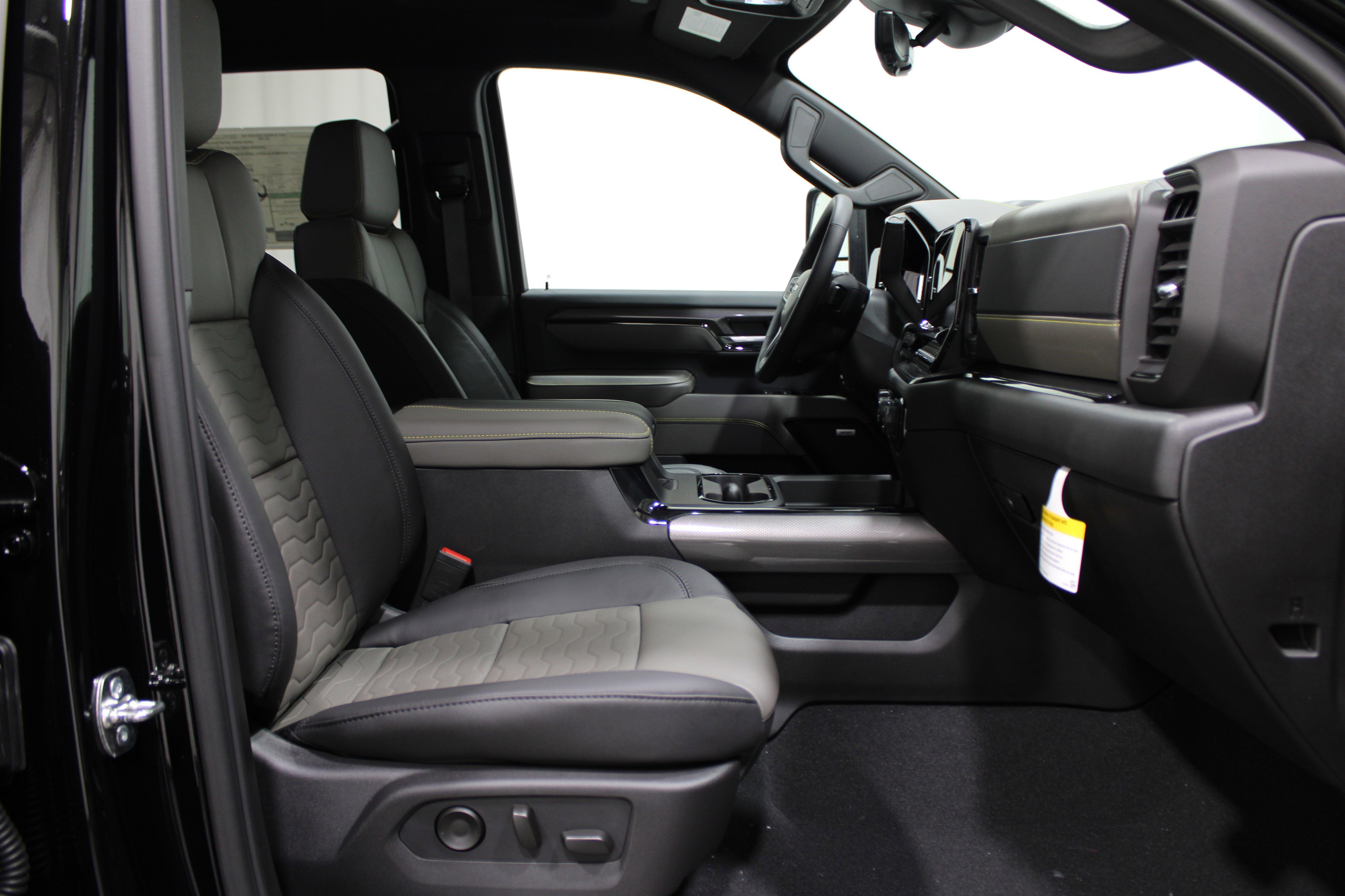 2025 Chevrolet Silverado 2500HD ZR2 photo 23