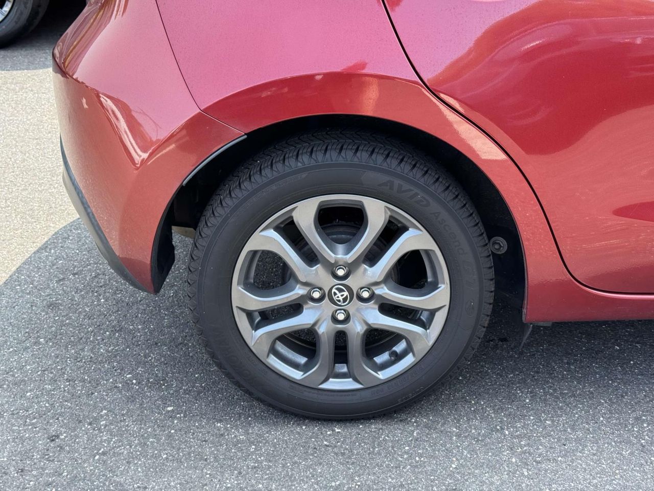 2020 Toyota Yaris LE photo 4