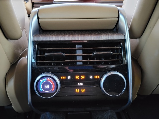 2023 Land Rover Range Rover SE photo 19