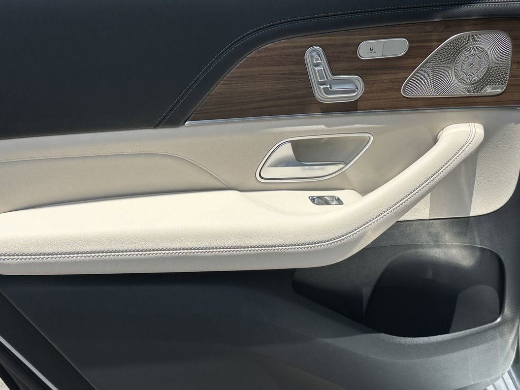 2025 Mercedes Benz GLS 450 4MATIC photo 25
