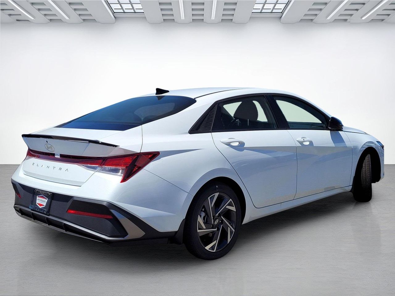 2025 Hyundai Elantra SEL Sport photo 5