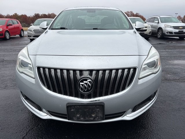 2015 Buick Regal photo 2