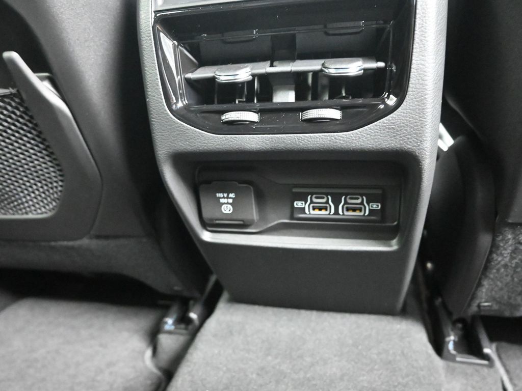 2025 Jeep Grand Cherokee Altitude photo 8