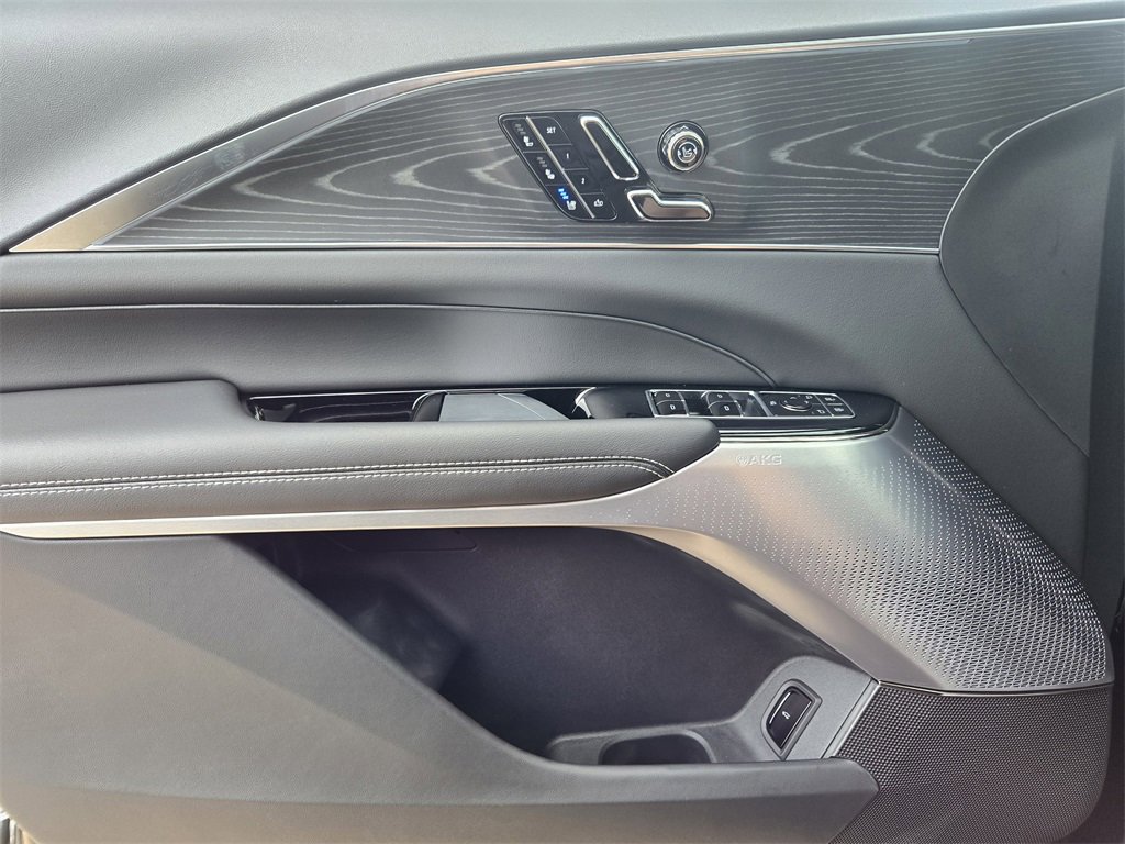 2025 Cadillac Lyriq Sport photo 21