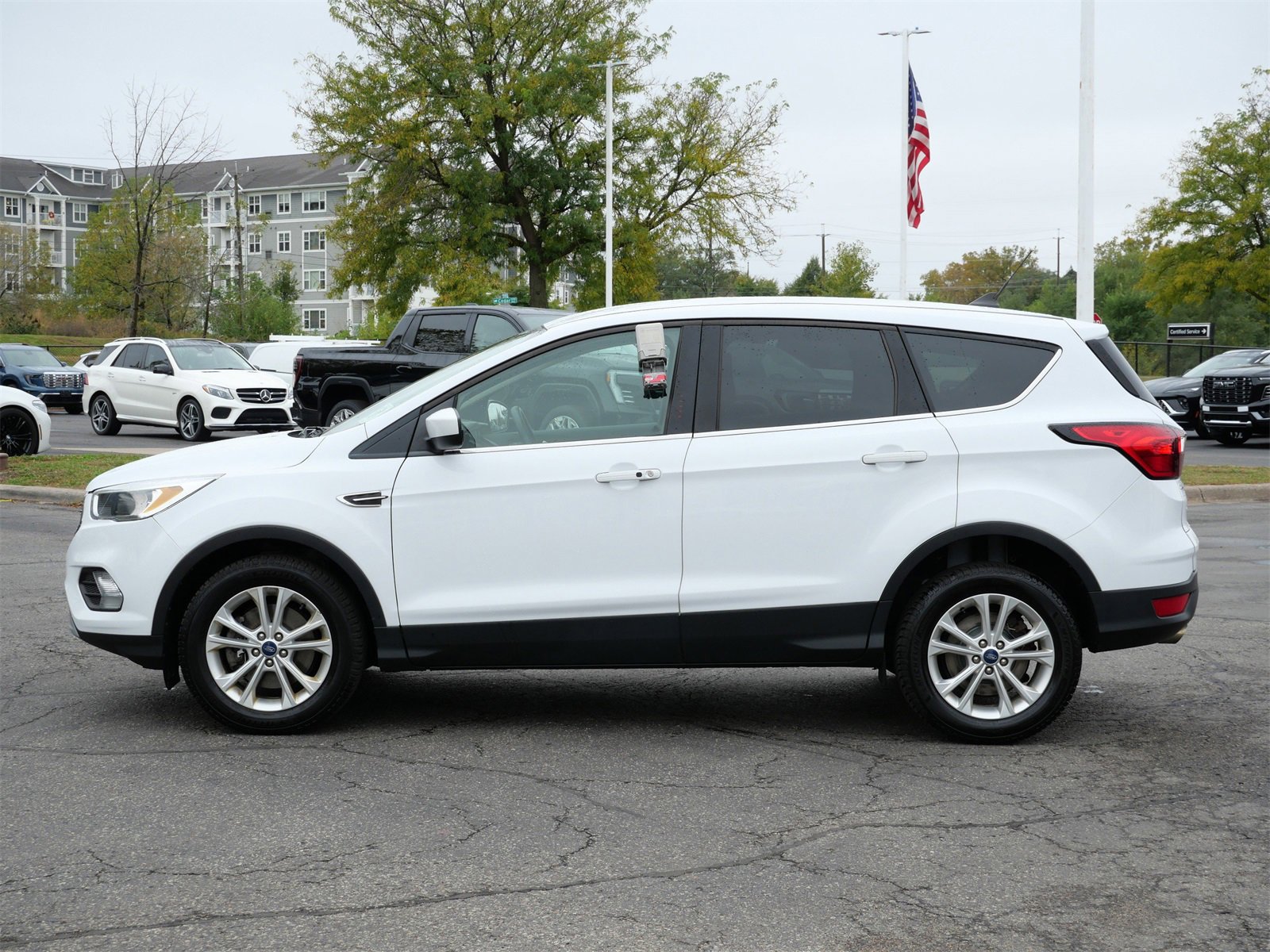 Used 2019 Ford Escape SE with VIN 1FMCU9GD9KUA47159 for sale in White Bear Lake, Minnesota