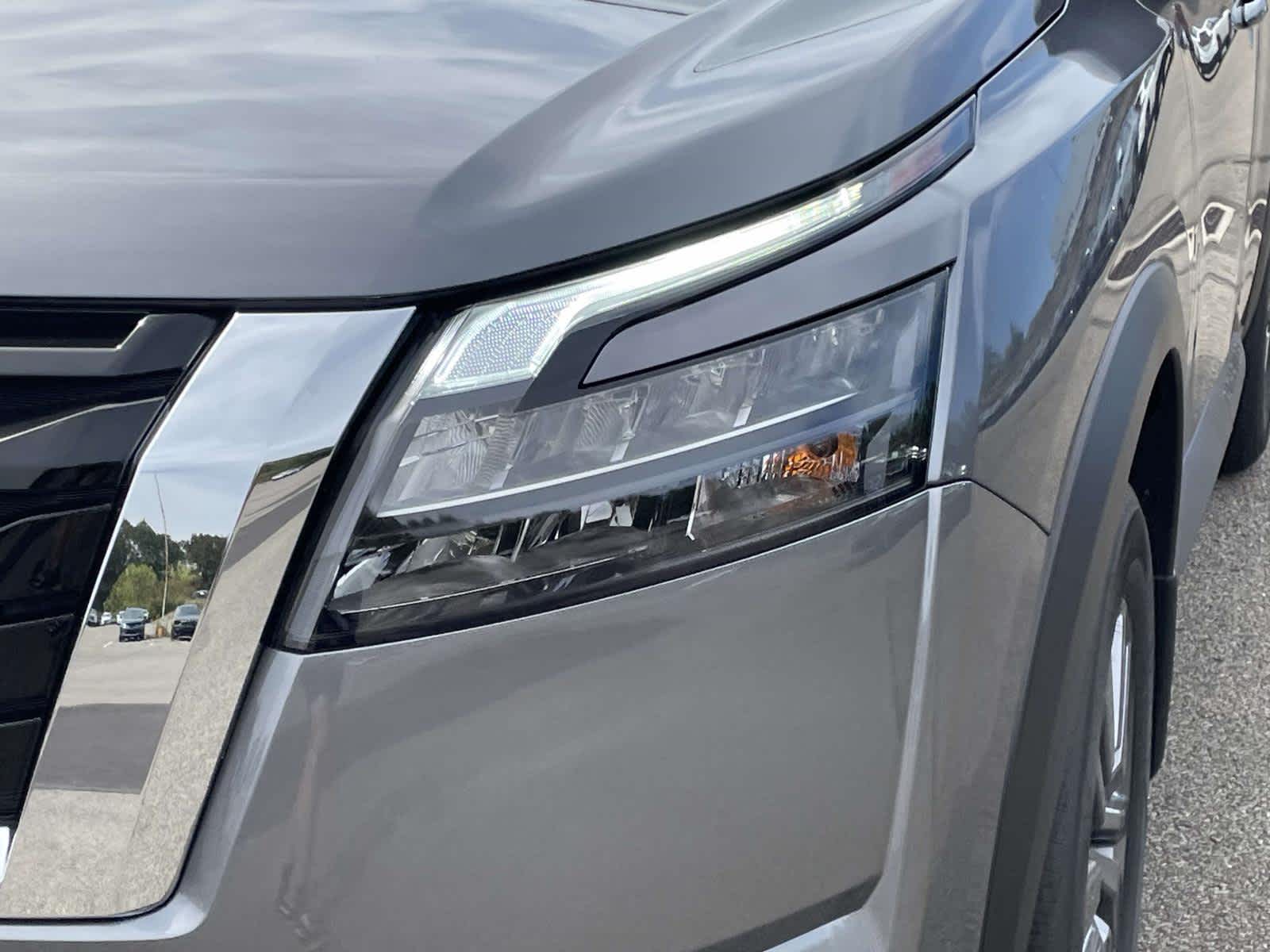 2025 Nissan Pathfinder S photo 9