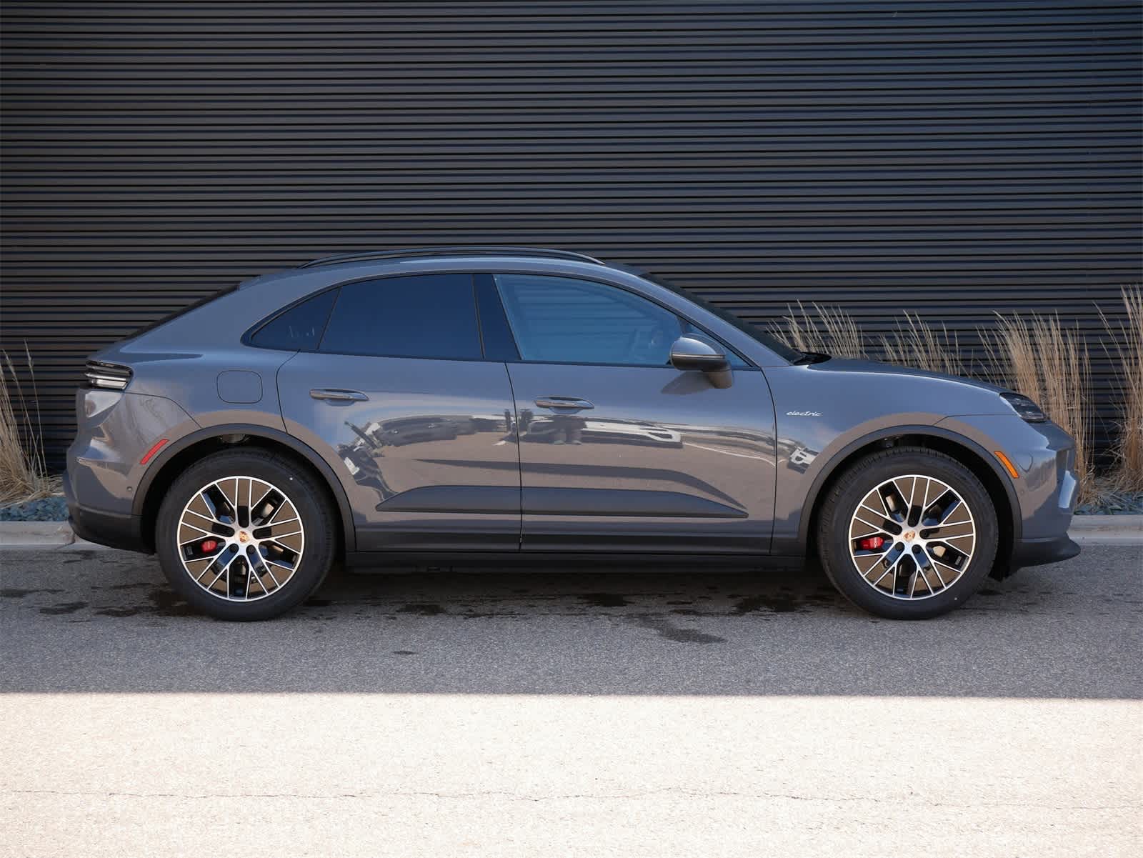 2025 Porsche Macan Electric photo 23