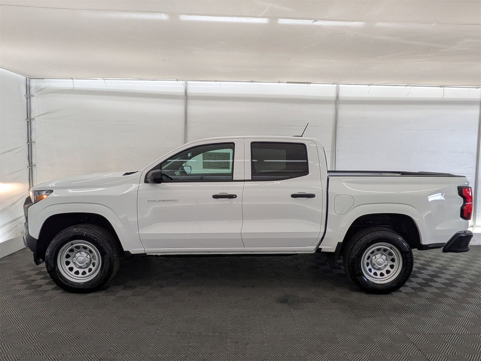 2025 Chevrolet Colorado Work Truck photo 2