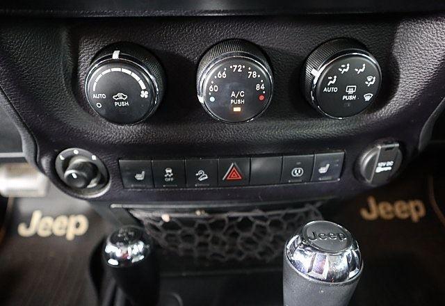 2016 Jeep Wrangler Unlimited Sahara photo 21
