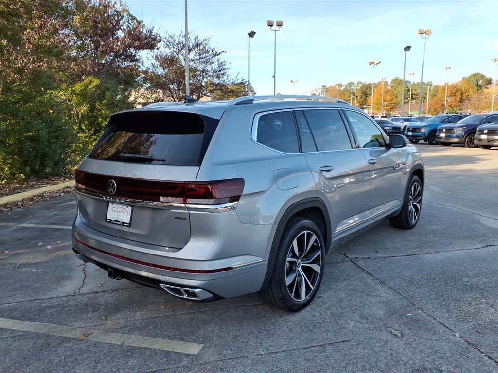 2025 Volkswagen Atlas SEL Premium R-Line photo 3