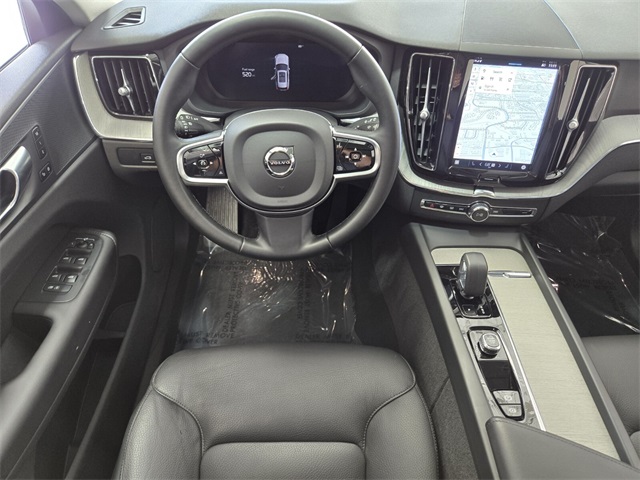 2025 Volvo XC60 B5 Plus photo 11