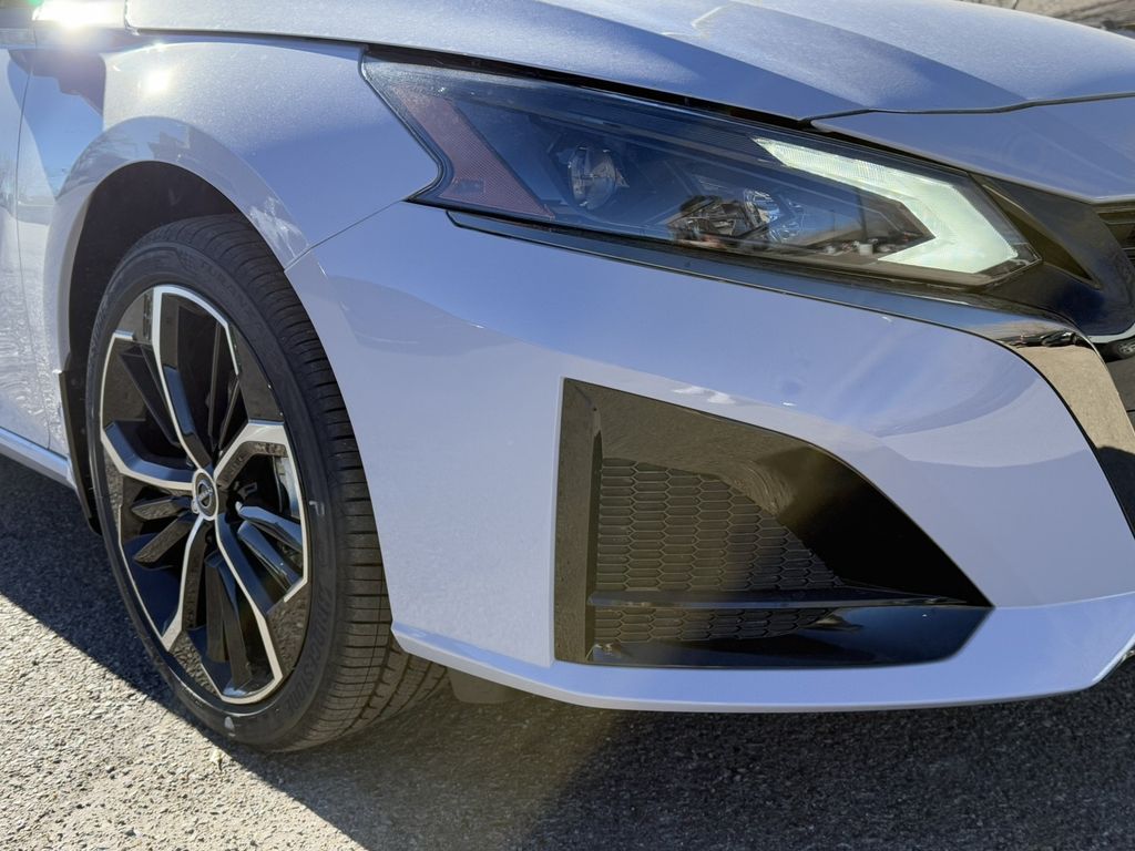2025 Nissan Altima 2.5 SR photo 2