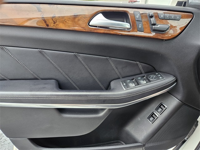2014 Mercedes Benz GL 550 photo 29