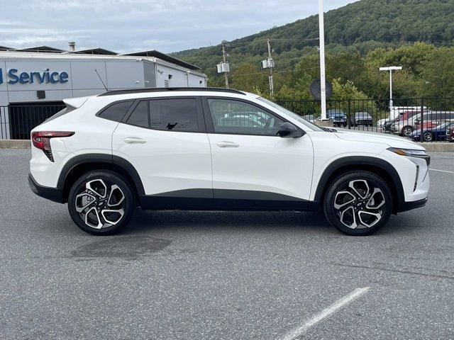 2025 Chevrolet Trax photo 8
