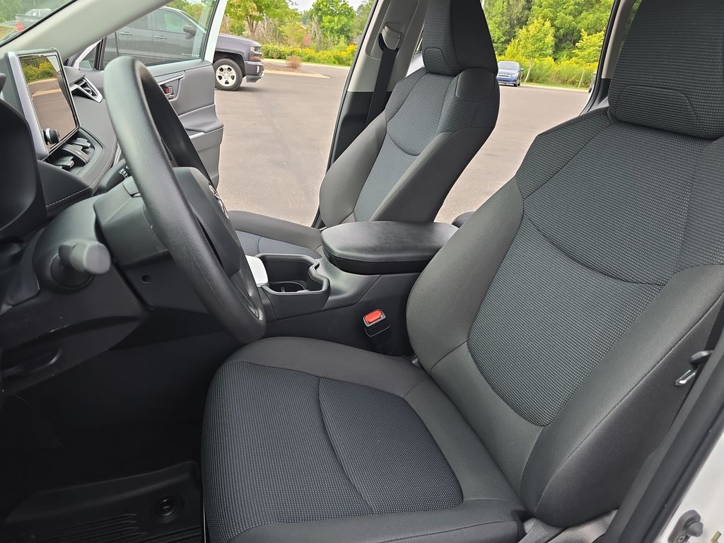 2025 Toyota RAV4 LE photo 11