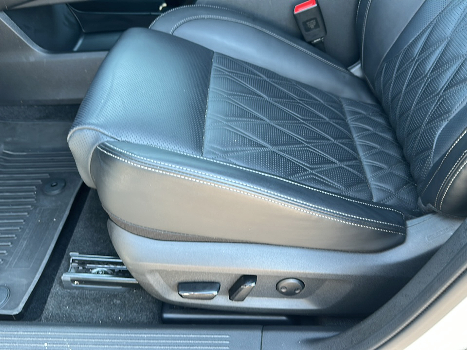 2023 Nissan Rogue Platinum photo 4