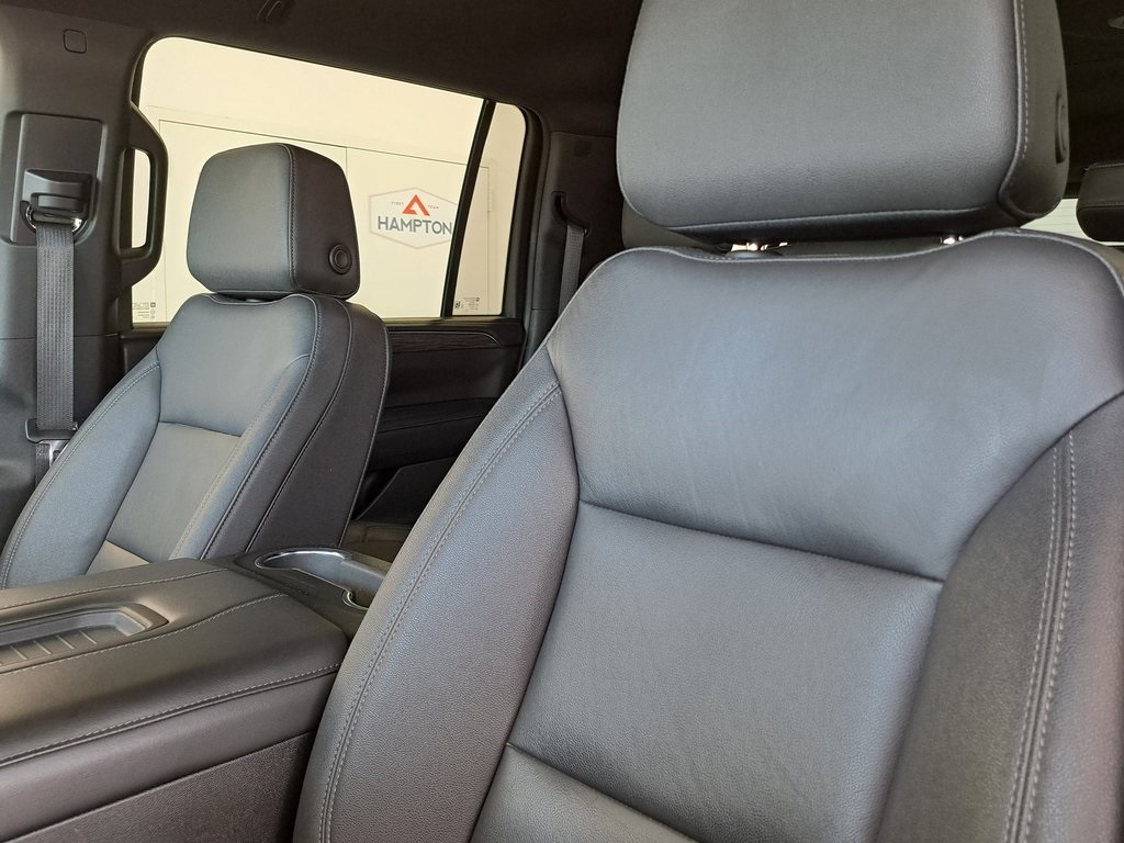 2023 Chevrolet Suburban LT photo 25