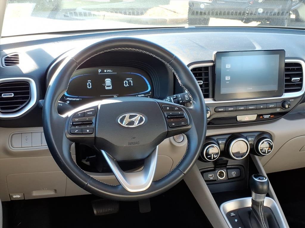 2024 Hyundai Venue SEL photo 4