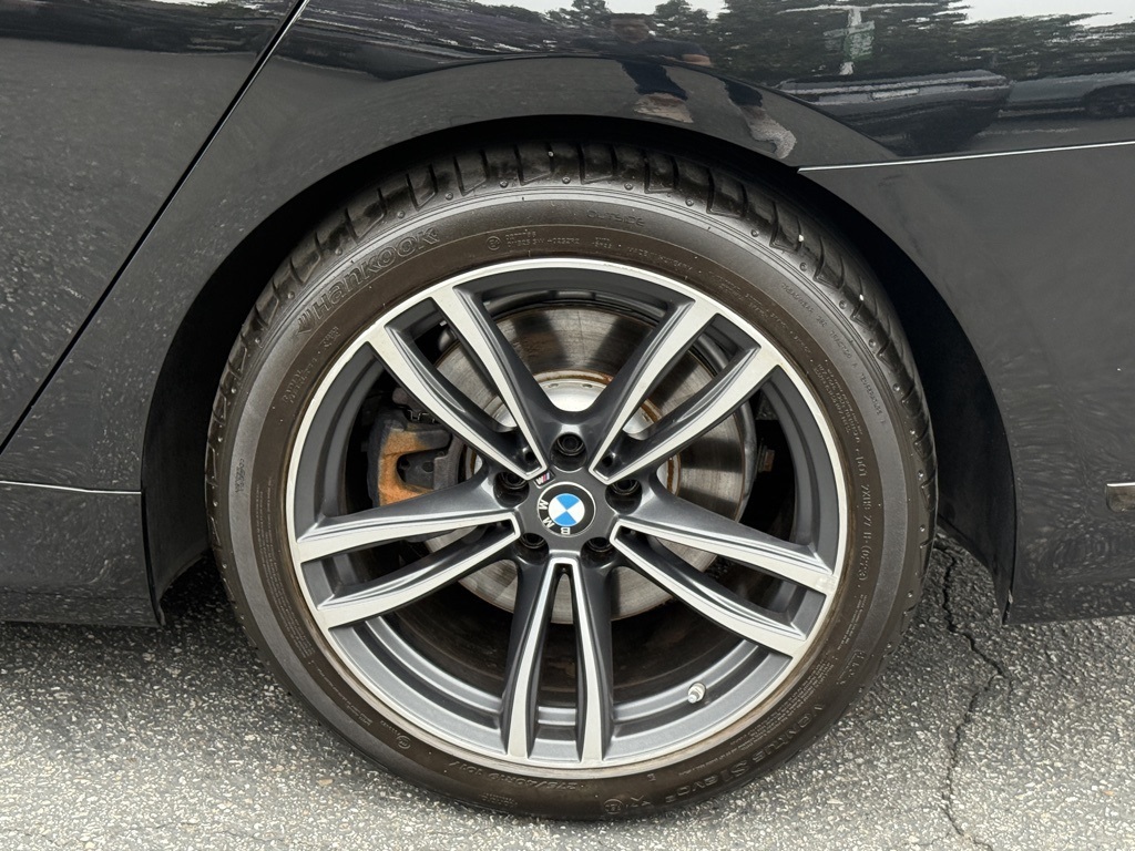 Used 2022 Black BMW 740i image 9