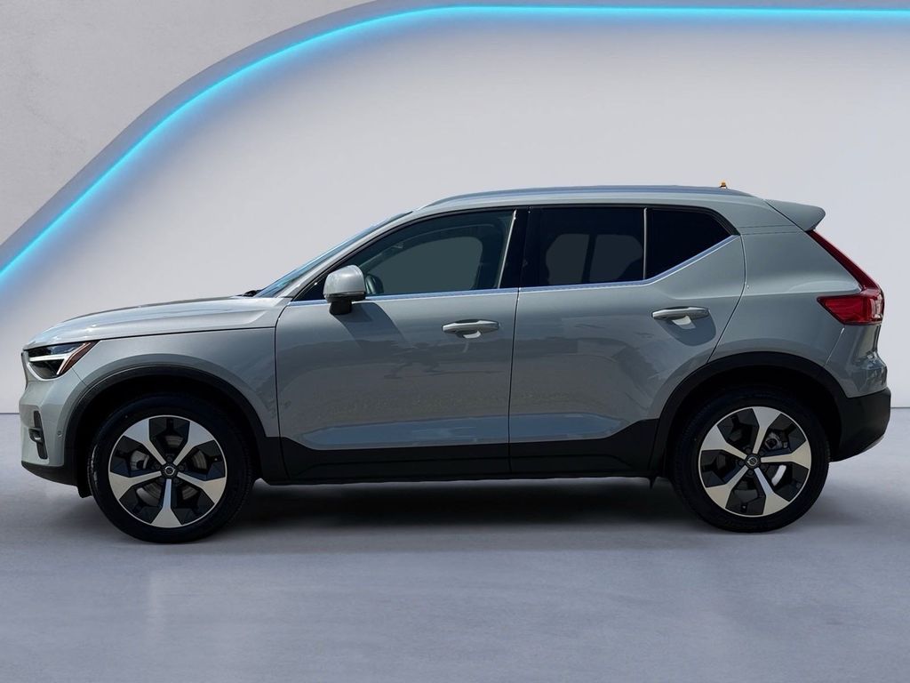 2024 Volvo XC40 Plus photo 4