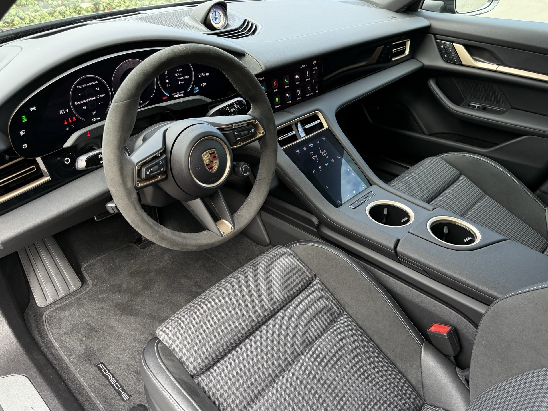 2025 Porsche Taycan 4S photo 4