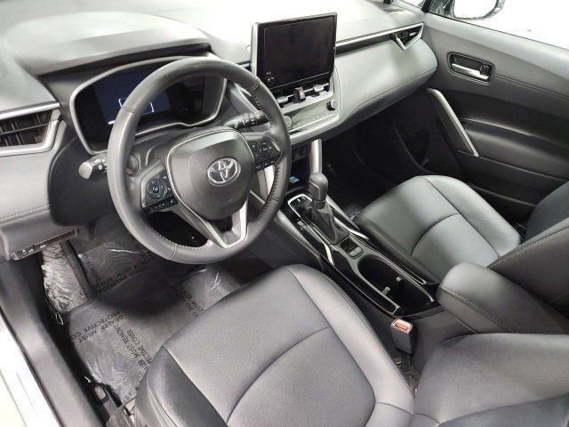 2023 Toyota Corolla Cross XLE photo 19