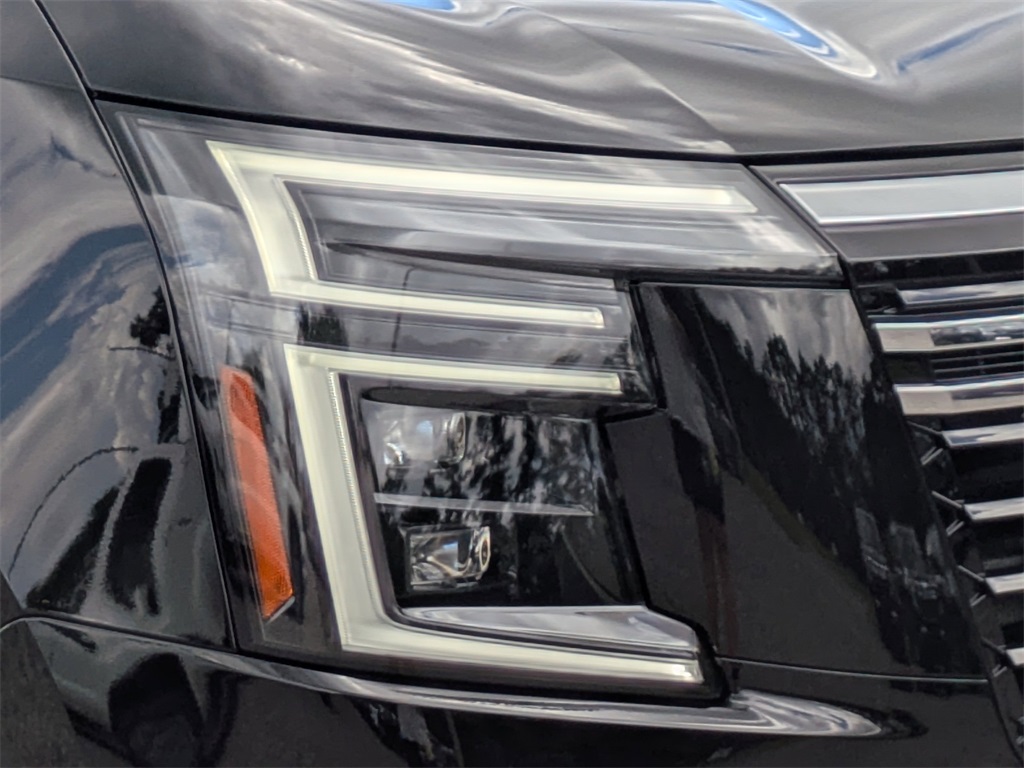 2025 Nissan Armada SV photo 9