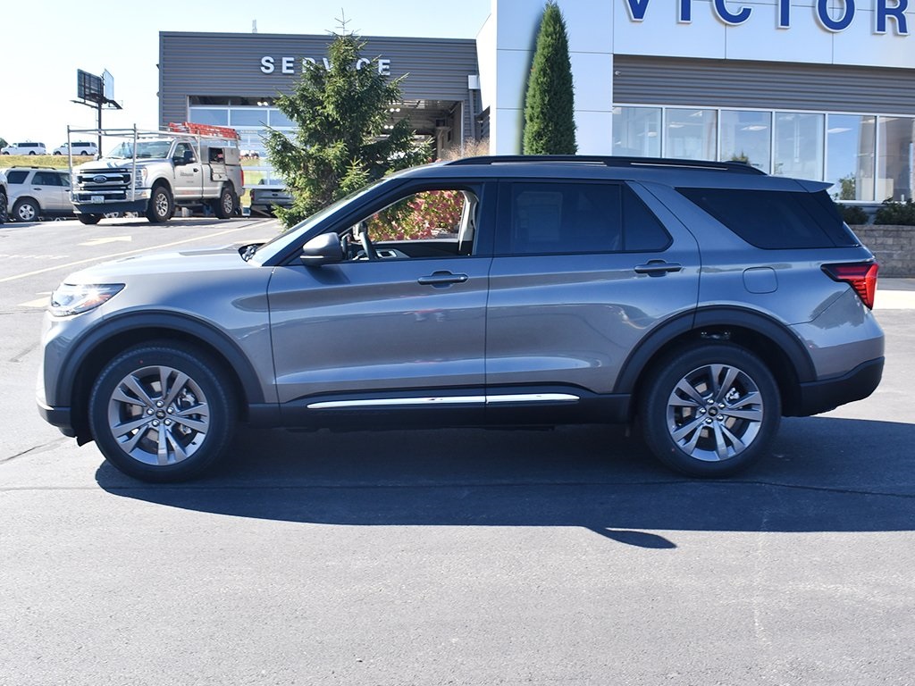 2025 Ford Explorer photo 2