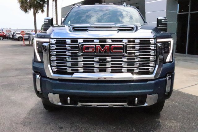 2025 Gmc Sierra 3500 HD Denali photo 3