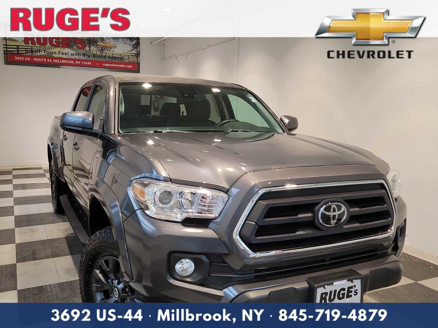 2022 Toyota Tacoma SR5's photo