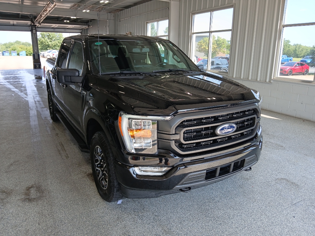 2023 Ford F-150 XLT photo 2