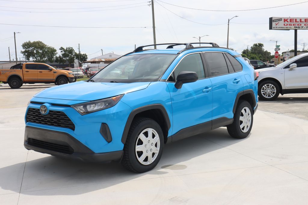 2020 Toyota RAV4 LE photo 3