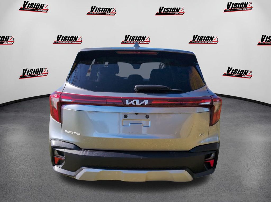 2024 Kia Seltos LX photo 3