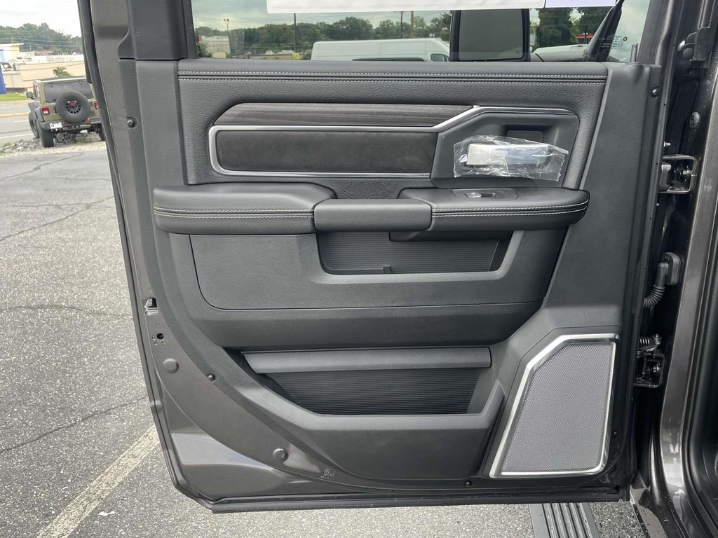 2025 Ram 2500 Laramie photo 19
